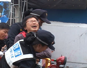 [영상]경찰특공대 투입, 기륭전자고공농성 진압