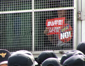 무조건 잡아라, 경복궁역 앞 시민들 무차별 연행