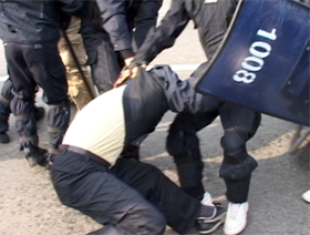 분신사태 규탄하던 서울우유 조합원, 마구잡이 폭력 연행