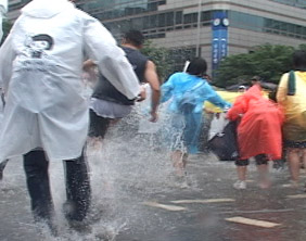 촛불시위, 지치지 않는 즐거운 저항