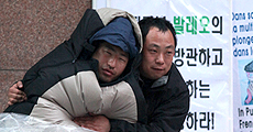 누에고치가 된 발레오 노동자들